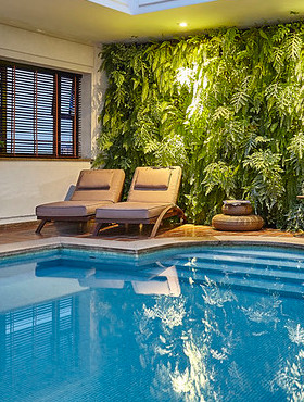 Готелі з критим басейном